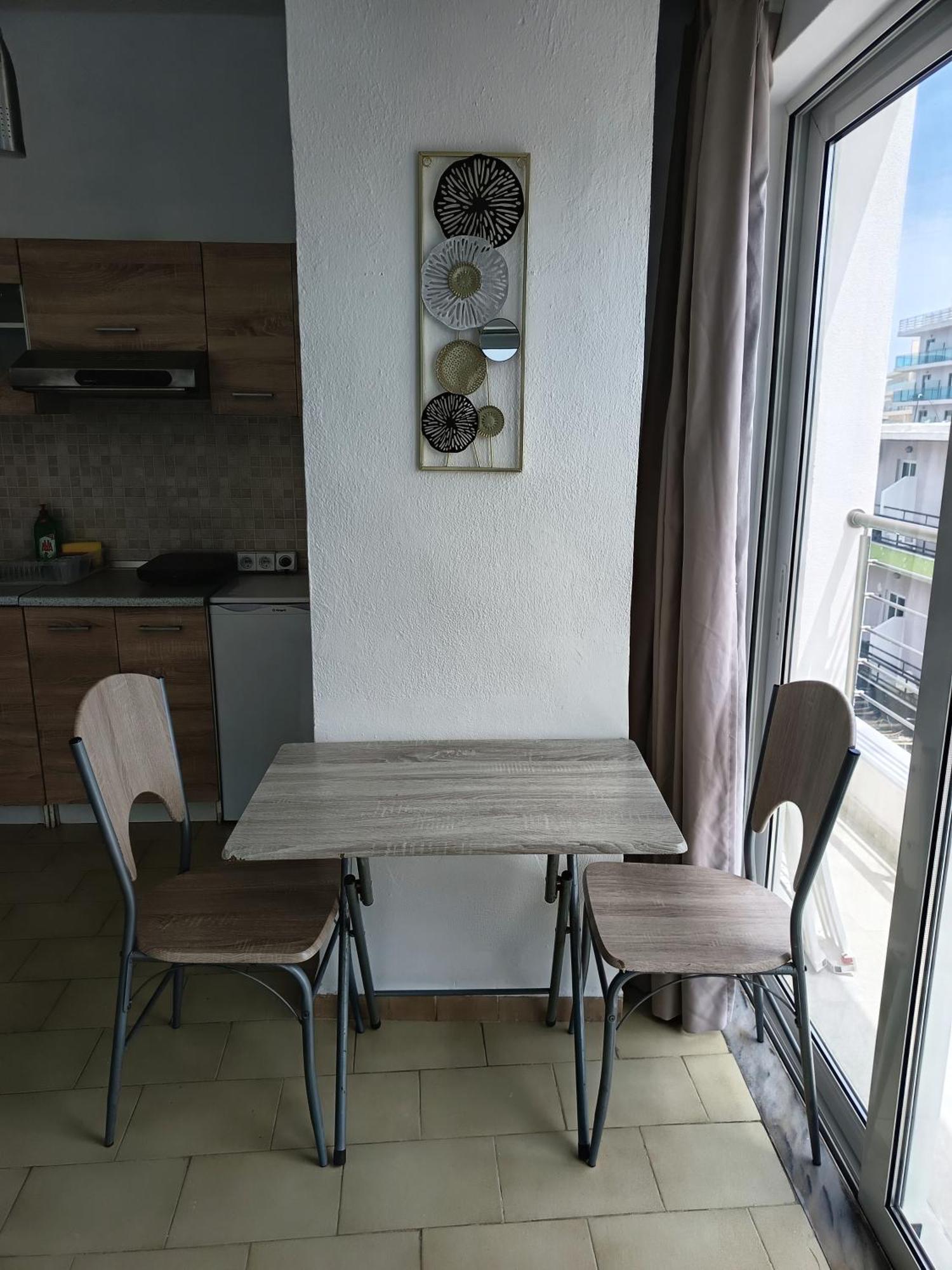 Lilian'S Seaview-Party Street-Youth Studios Rhodes City Room photo