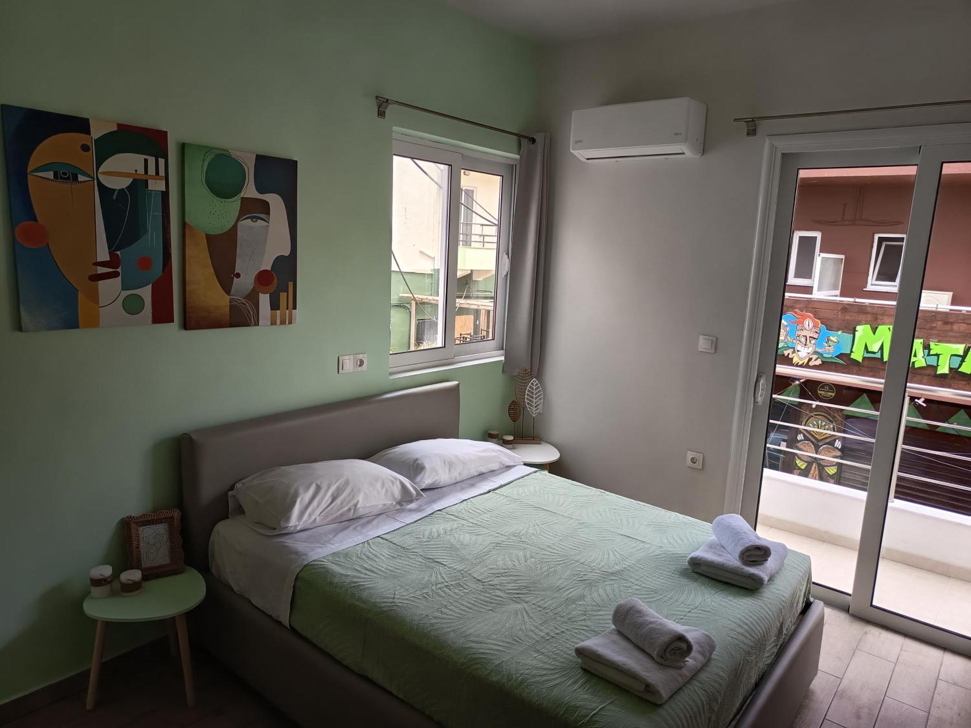 Lilian'S Seaview-Party Street-Youth Studios Rhodes City Room photo